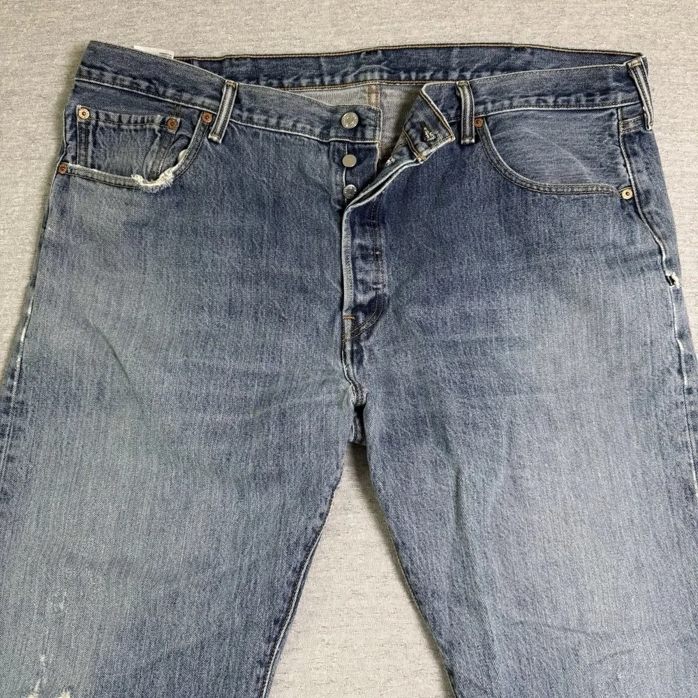 Levi's 501 Original Fit Men Jeans 44x32 Button Fly Straight Leg Light Wash Denim
